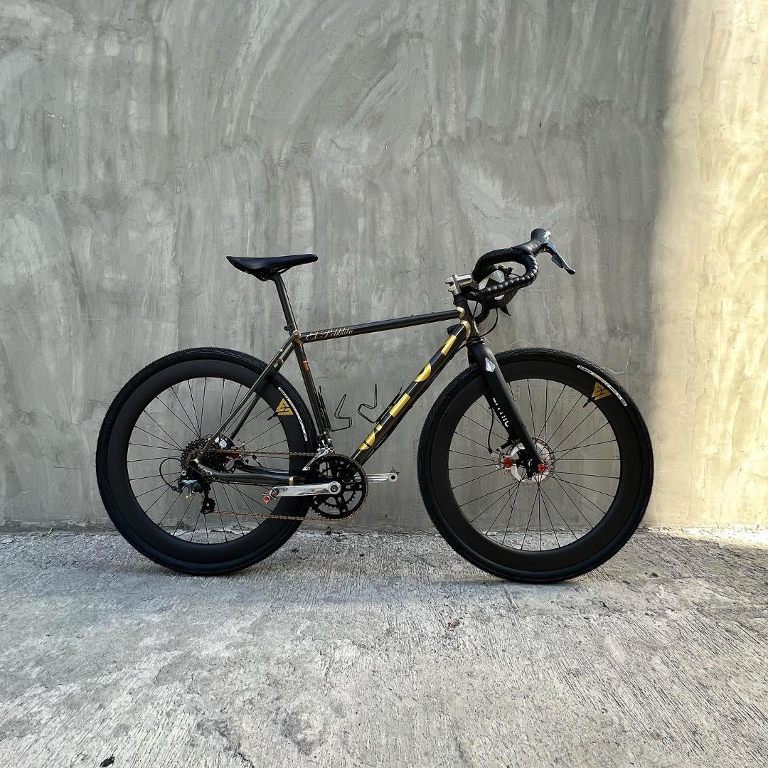 El-Pebblito-on-Light-Bicycle-AR55-wheels
