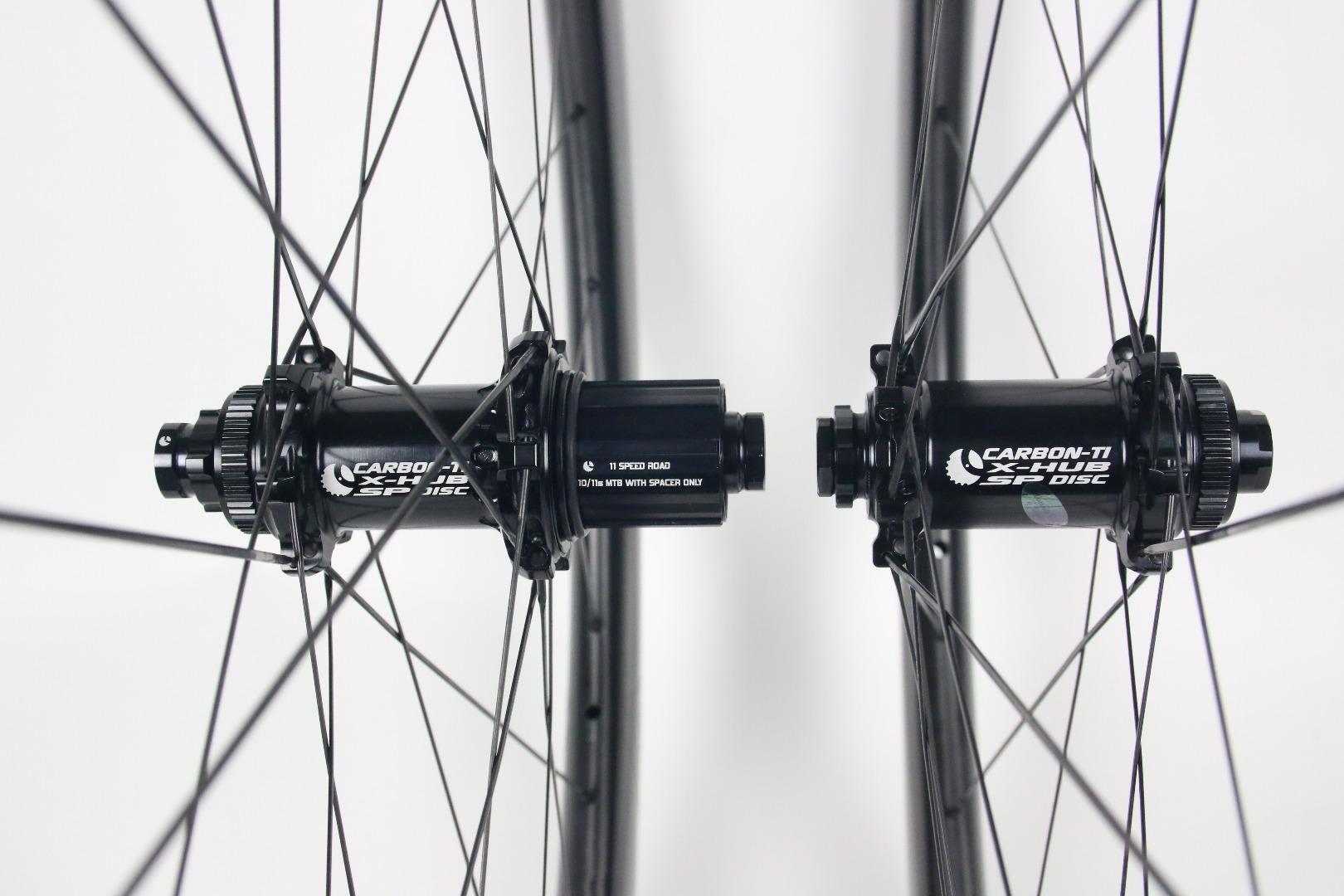 Carbon-Ti-X-Hub-SP-Disc-road-bike-hubs-black