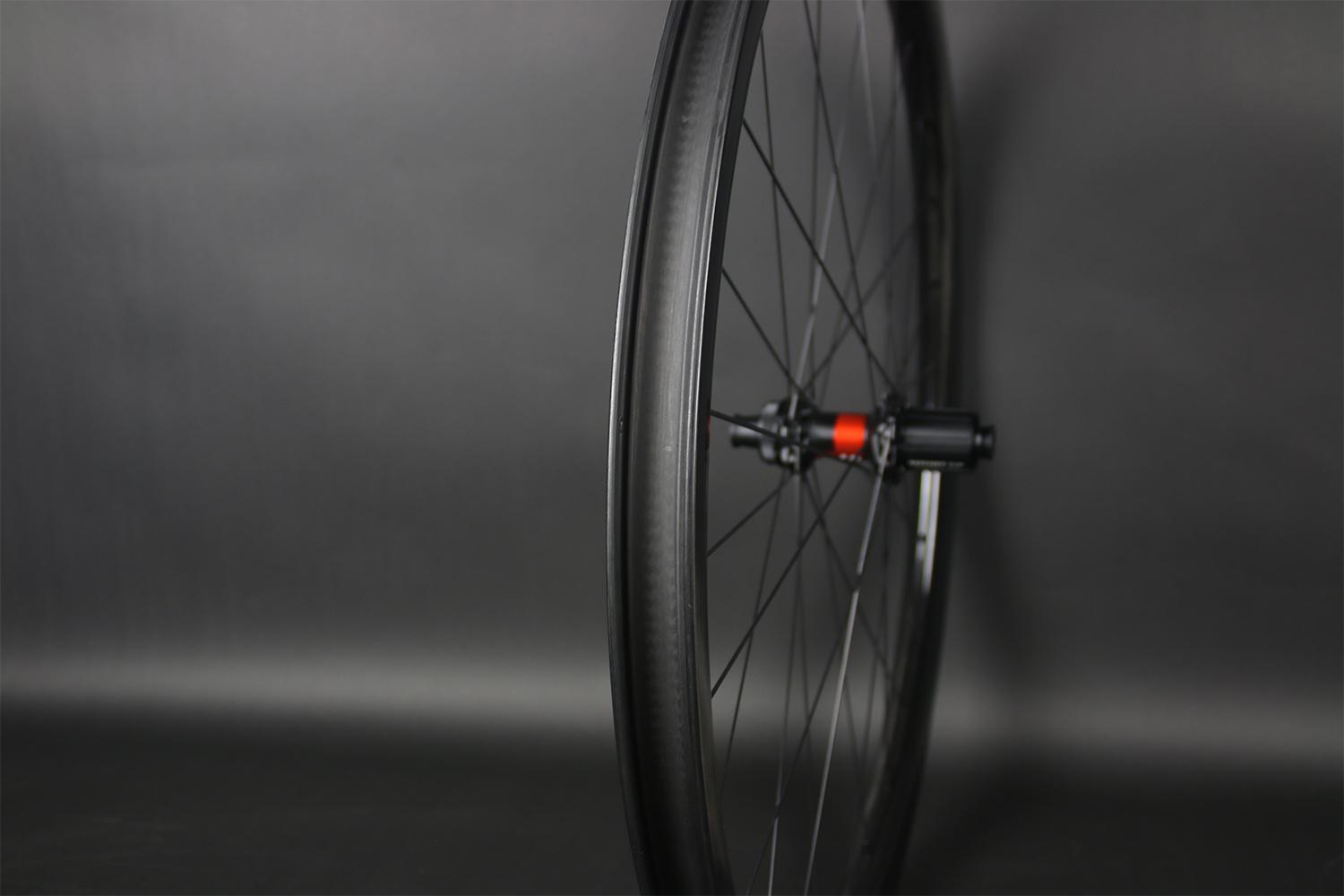WR35-road-disc-carbon-tubeless-wheel
