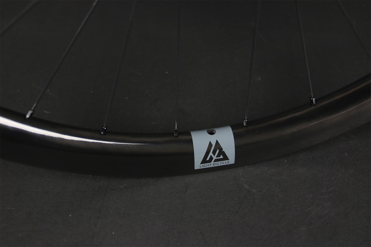 light-bicycle-WR35-disc-carbon-wheel-with-stealth-grey-valve-decal