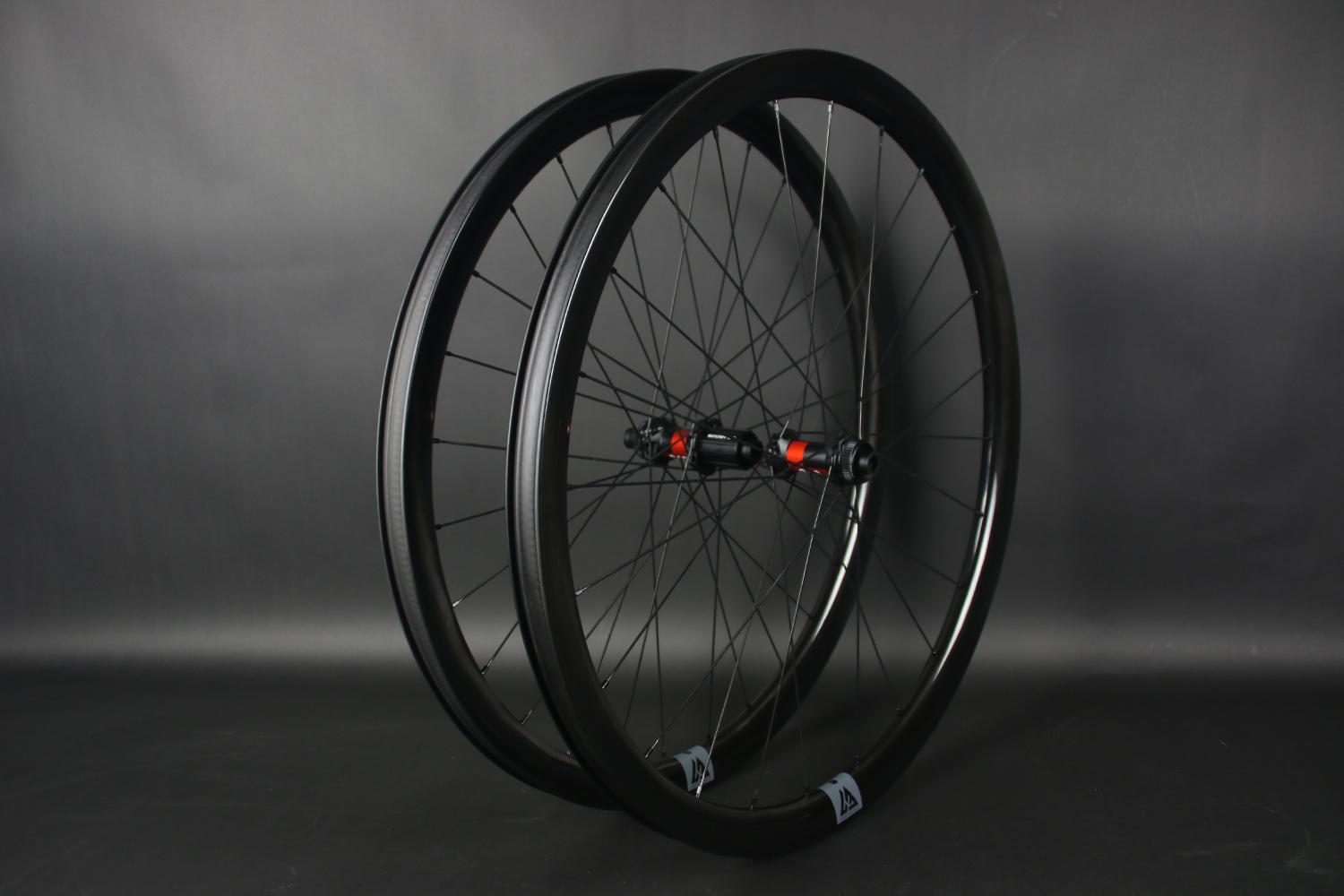 light-bicycle-wr35-road-disc-DT-Swiss-240-exp-wheelset
