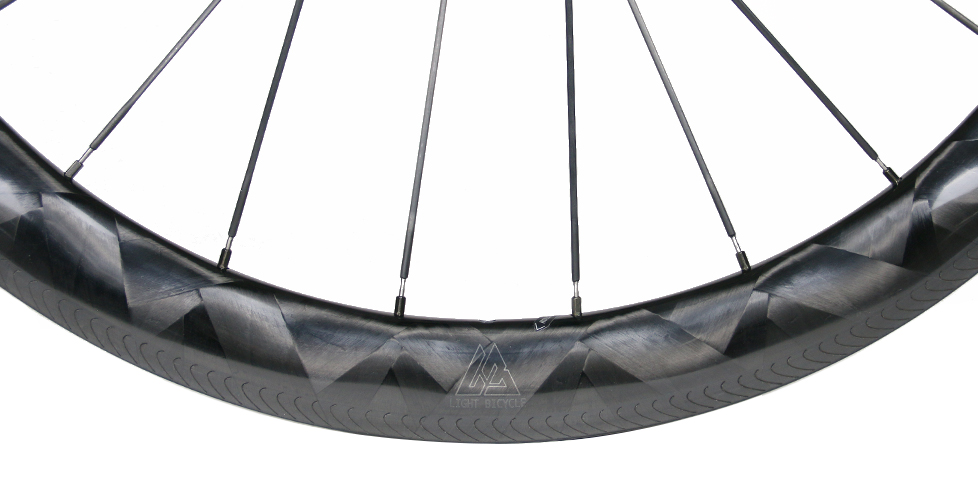 Light-Bicycle-AR465-carbon-spoked-wheel