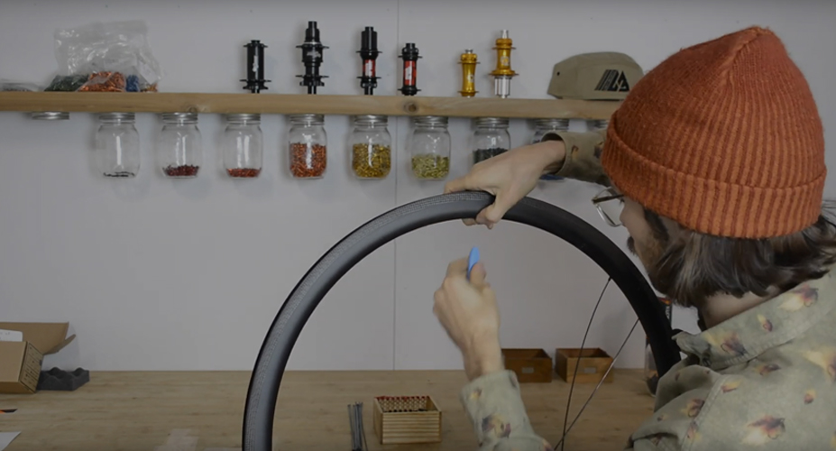 /images/newsletter/lacing-tubeless-carbon-rim.jpg