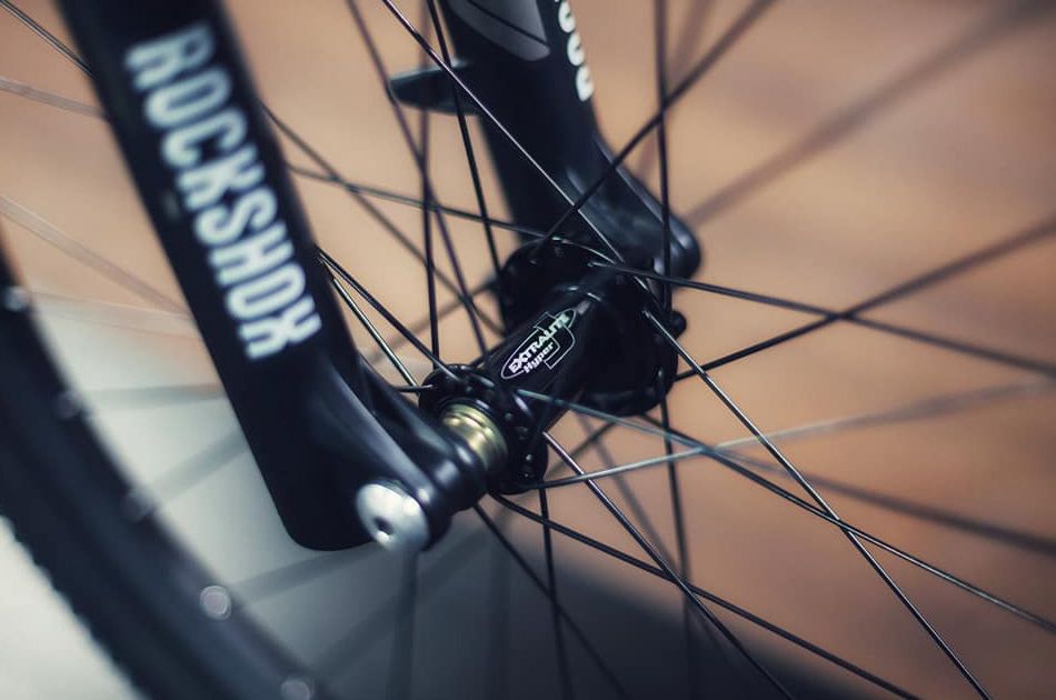 extralite-hyper-jf-front-lightweight-hub-rockshox-reba-fork.jpeg