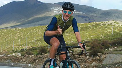 road-bike-rider-in-tibet