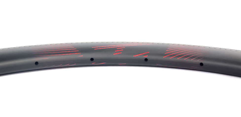 road-tubeless-carbon-clincher.JPG