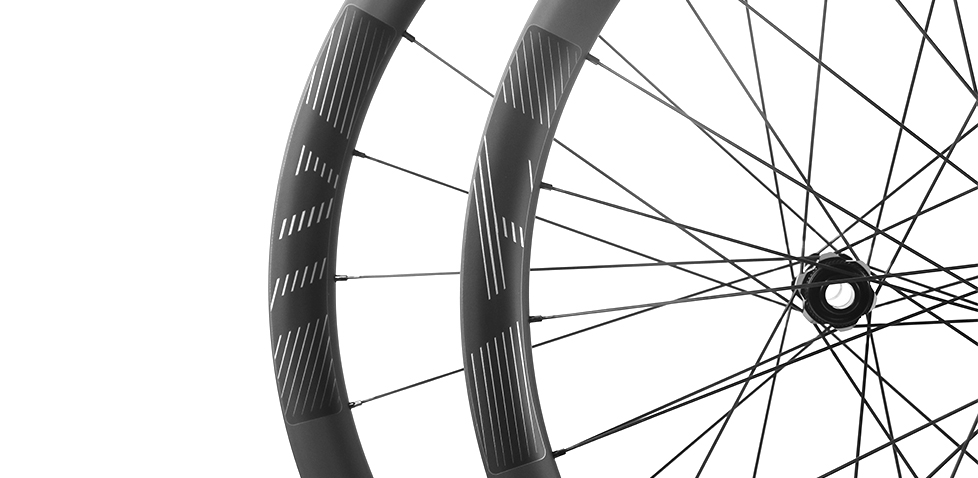 gravel oriented carbon road wheels and rims