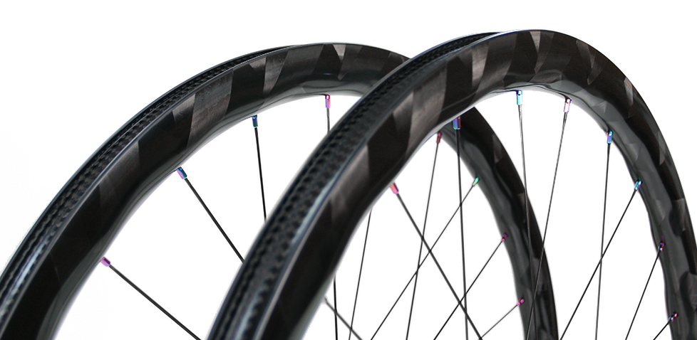 Light-Bicycle-AR375-custom-carbon-wheelset-clincher-tubeless-compatible