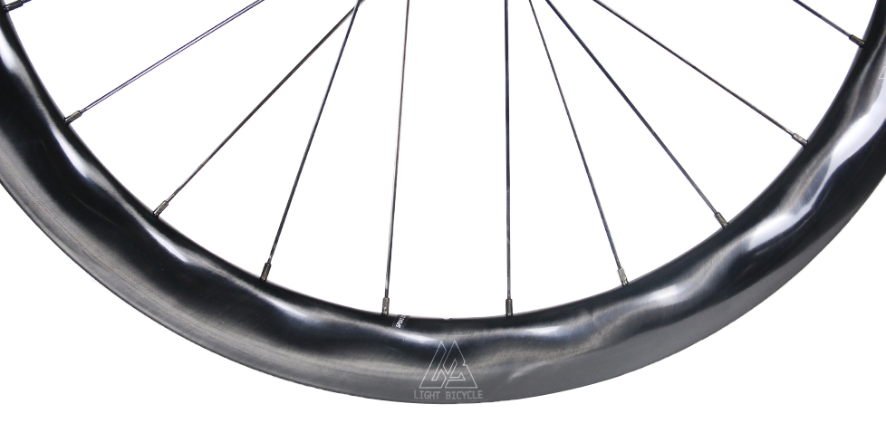 Light-Bicycle-AR465-disc-carbon-wheel-with-lb-logo-decal