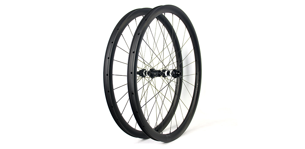 durable carbon bicycle wheels in road riding