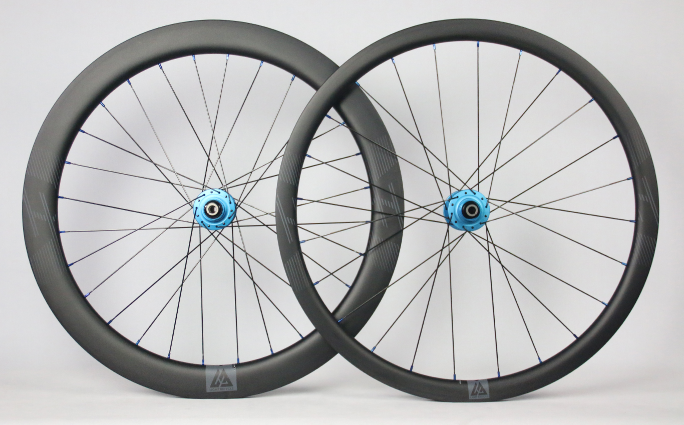 super-light-700c-carbon-wheelset-35mm-deep-front-55mm-deep-rear