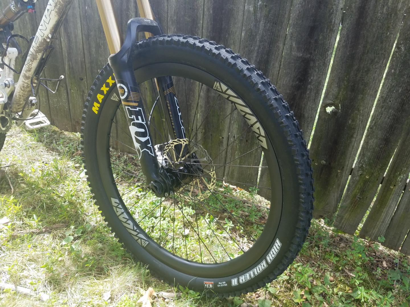 lb-carbon-fiber-front-rim-disc-brake-maxxis-high-roller-ii-26-2.40-fox-36-mtb-fork