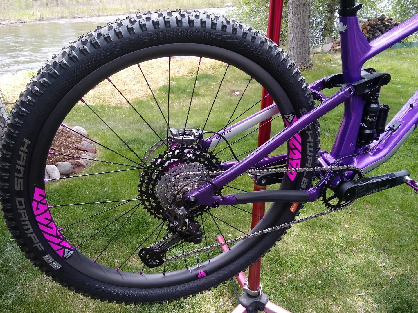 rm29c07-carbon-mtb-wheel-schwalbe-hand-dampf-tubeless-tire