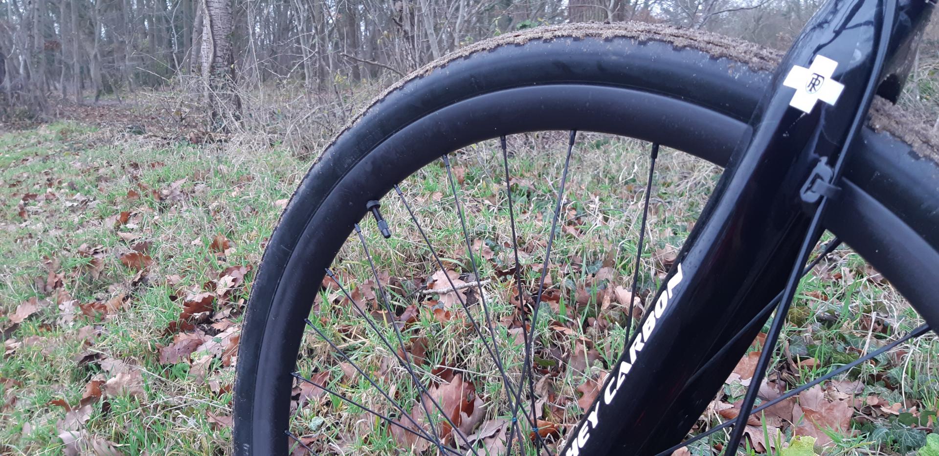 29er-clincher-gravel-cyclocross-29mm-wide-28mm-deep-rims-Polyax-nipples