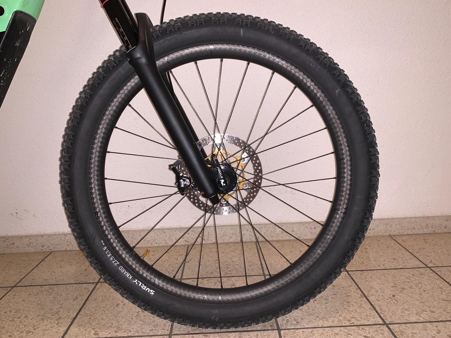 Specialized-Kenevo-eBike-front-wheel-with-12k-rim