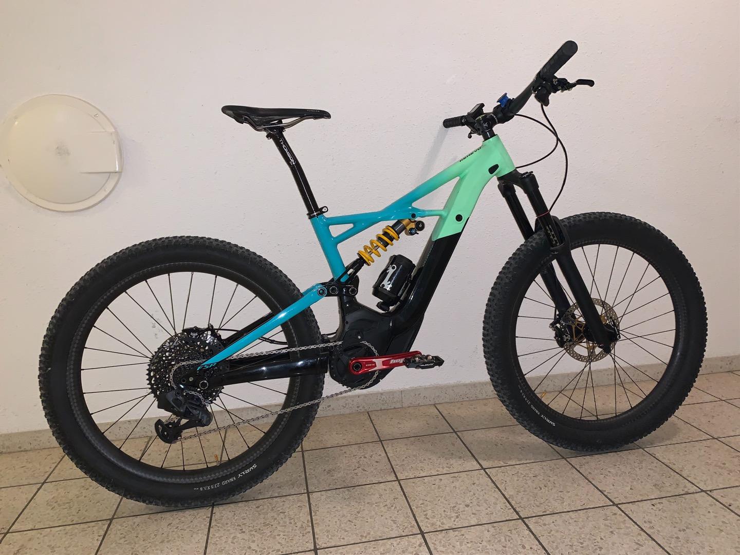 Specialized-Kenevo-eBike-green-and-blue-gradient-with-LB-rims