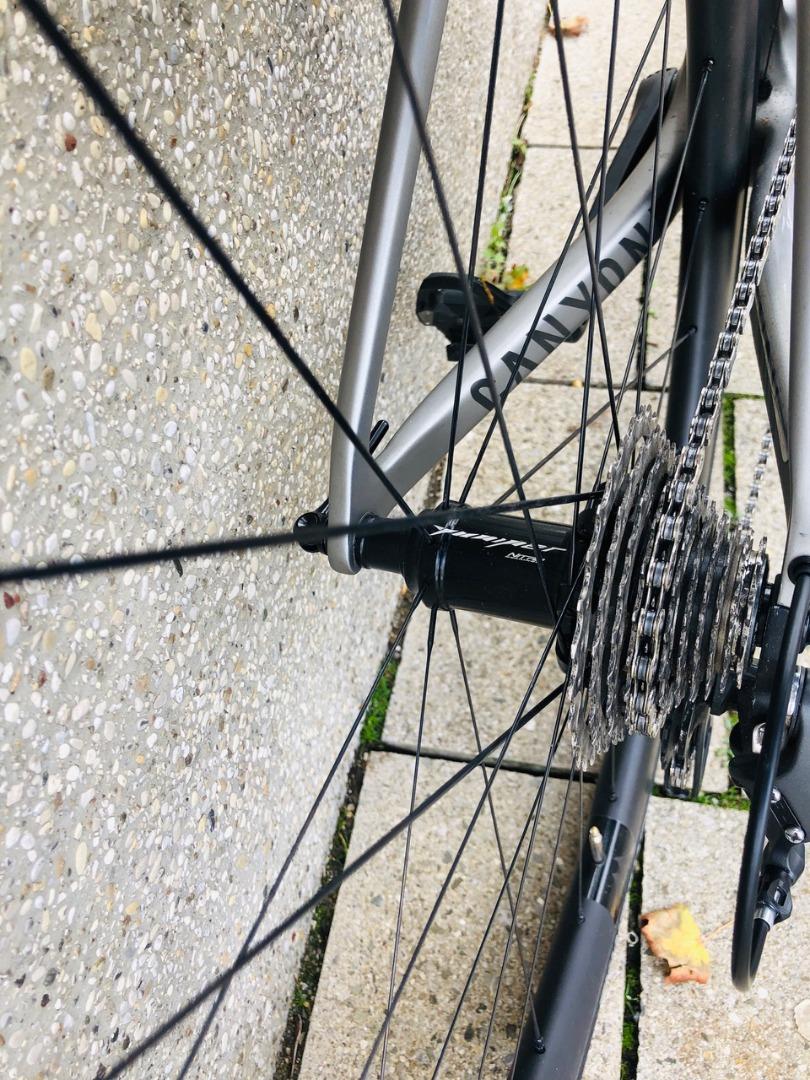 r55-carbon-700c-road-rear-rim-2-to-1-spoke-pattern