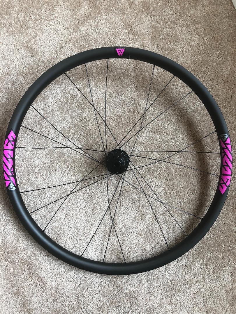 AM724-all-mountain-carbon-wheel-lacing