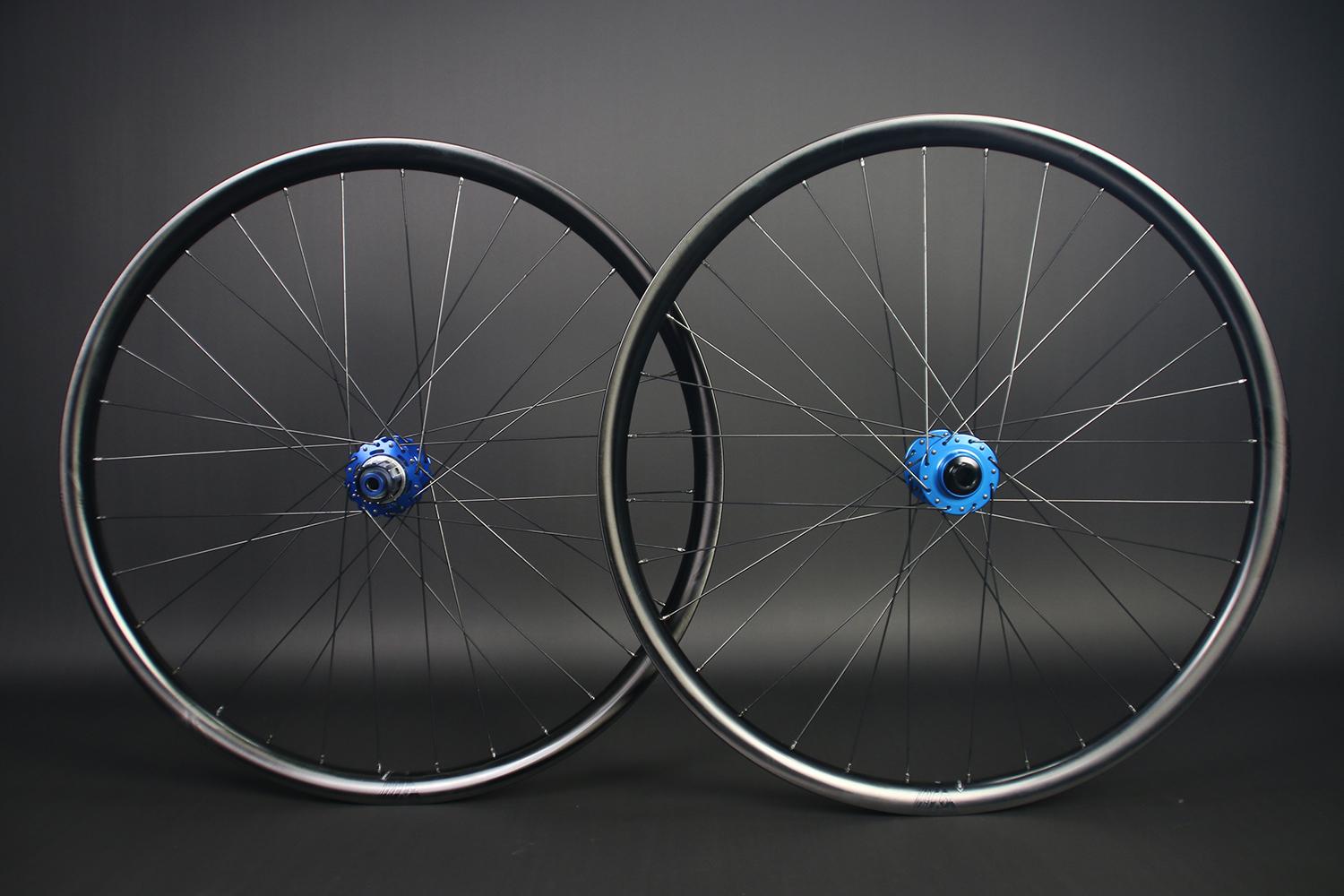 AM73030mm/36mm Widths,25mm Depth Carbon Wheelset/Mixed Hubs
