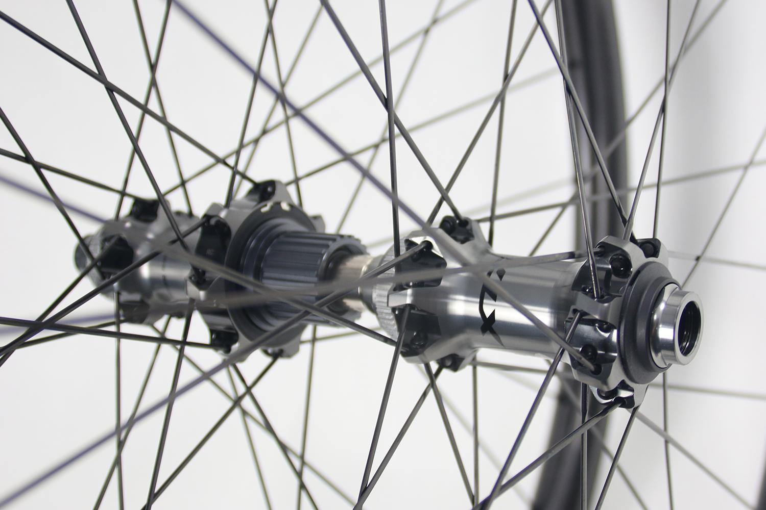shimano-xtr-silver-black-mountain-boost-hubs
