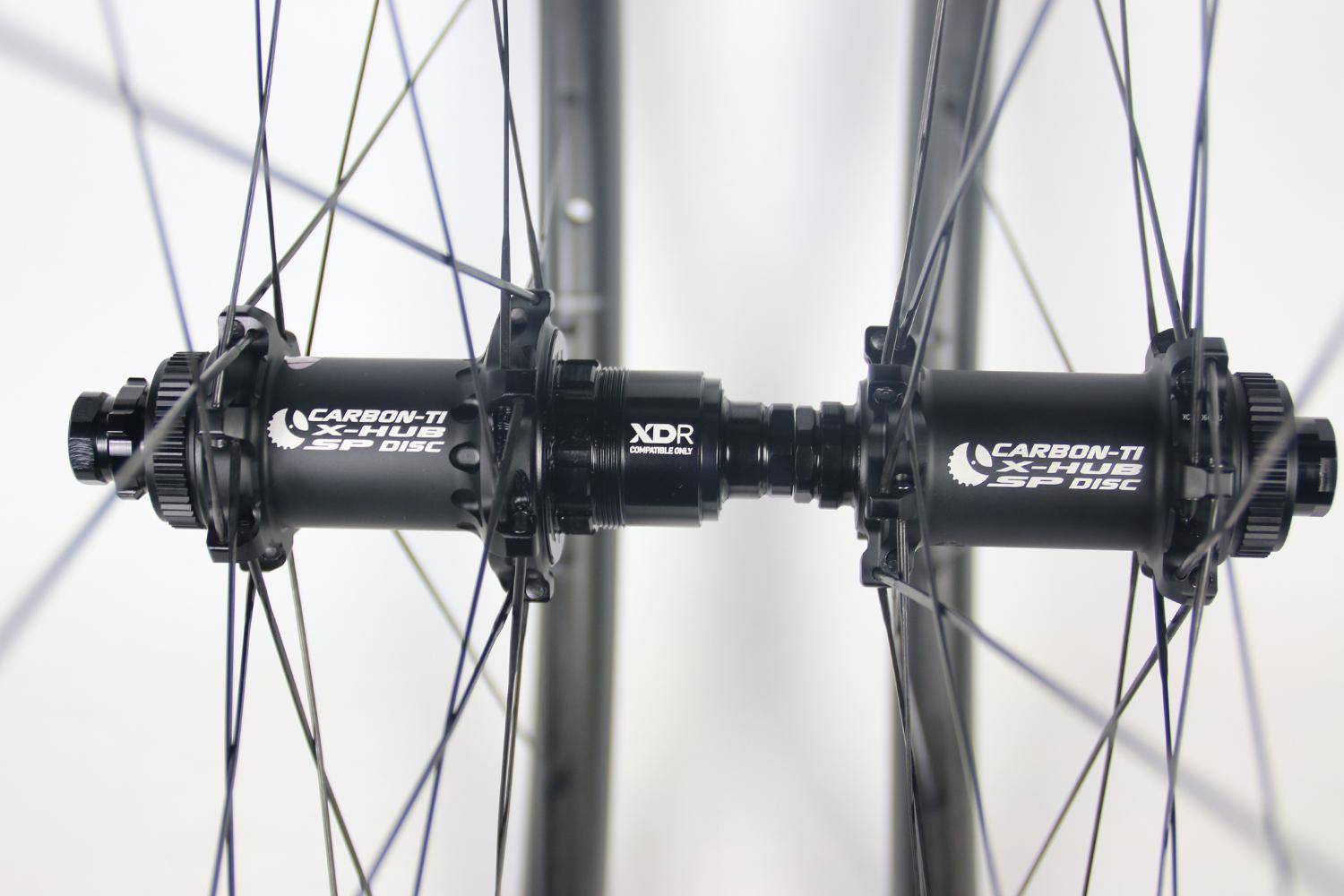 carbon-ti-x-hubs-straightpull-centerlock-ultralight-road-bike-hubs