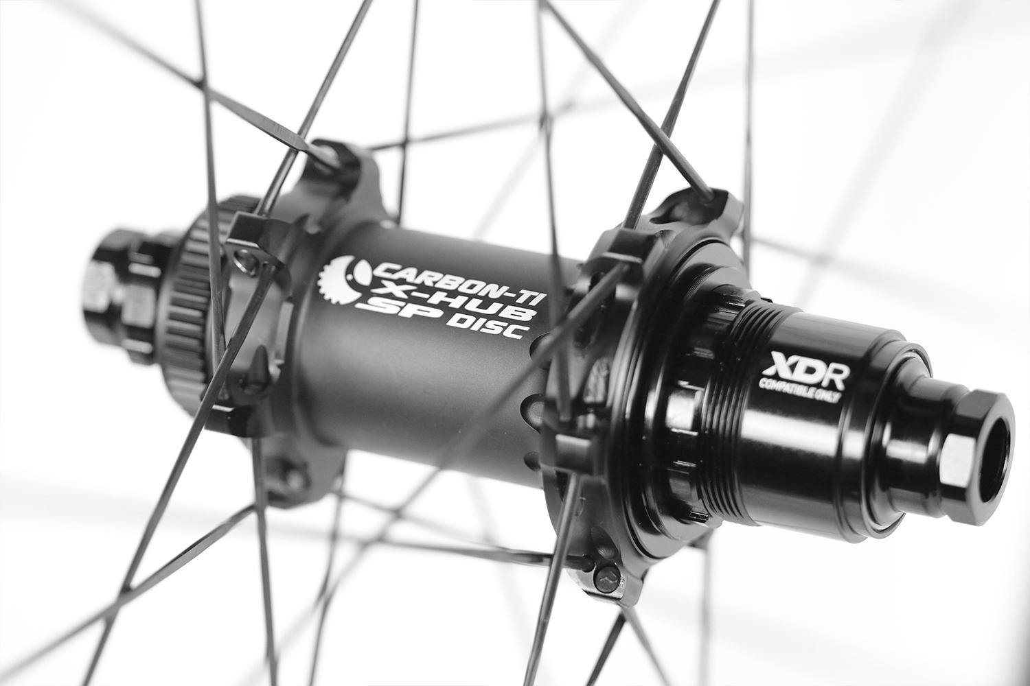 light-bicycle-ar28-disc-rim-laced-to-carbon-ti-x-hub-sp-disc-rear