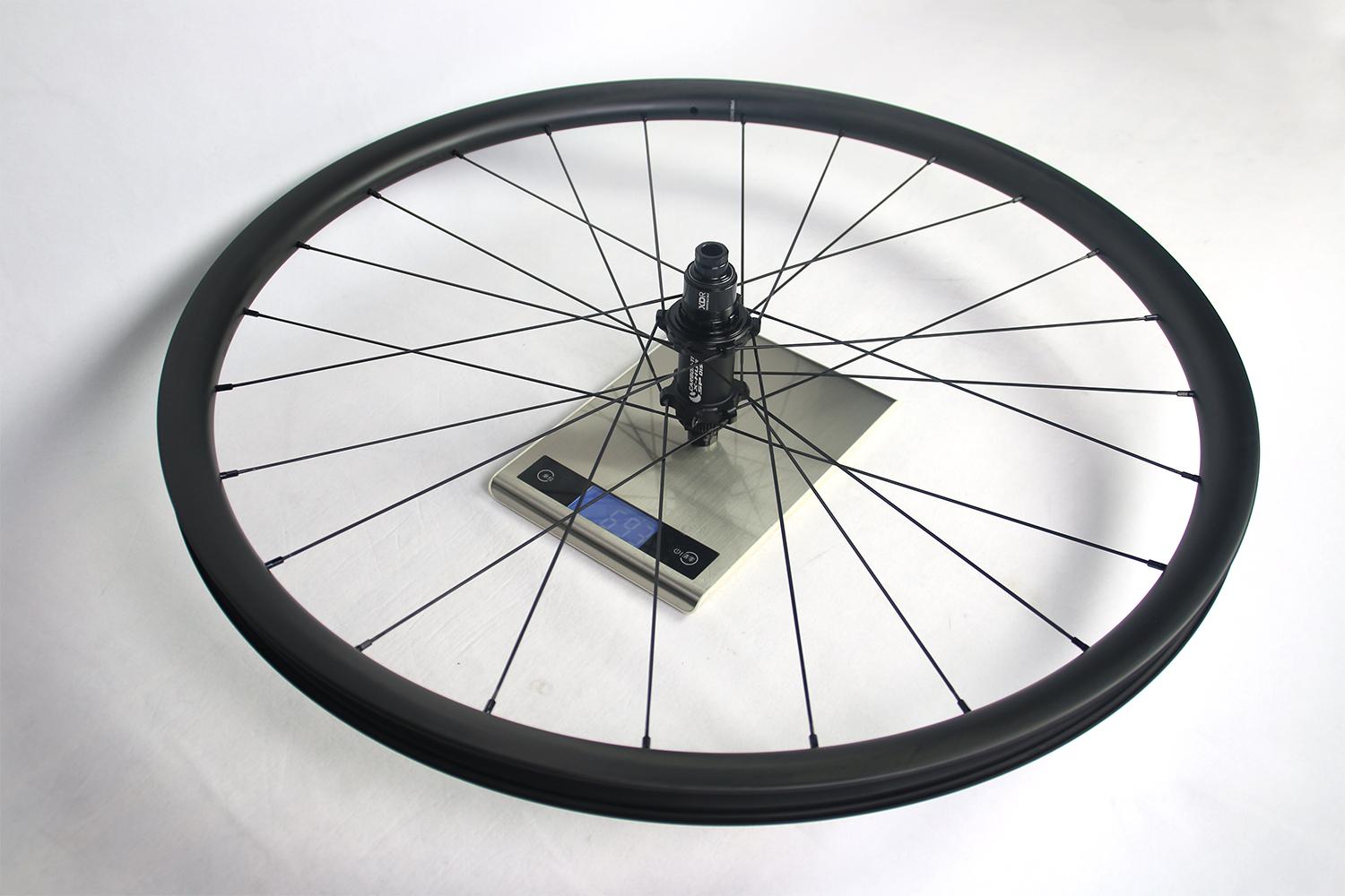 measured-weight-of-light-bicycle-ar28-rg92-rear-wheel-with-carbon-ti-x-hub-sp-disc