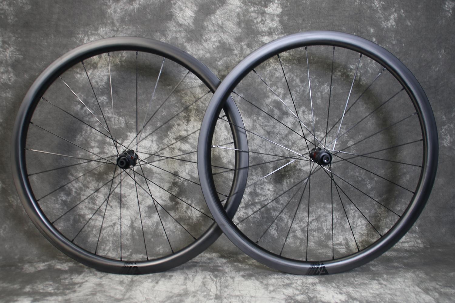 AR35-700c-road-disc-dt-240-exp-carbon-wheelset