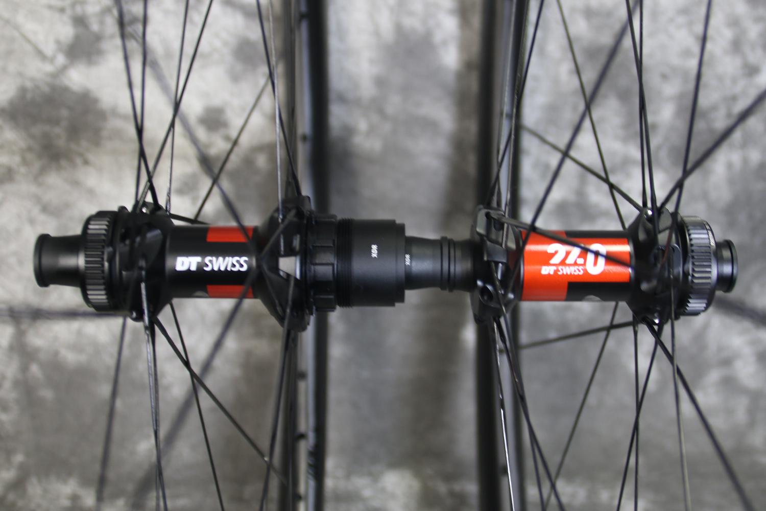 dt-swiss-240s-exp-road-disc-hubs-centerlock-disc-straightpull-sram-xdr