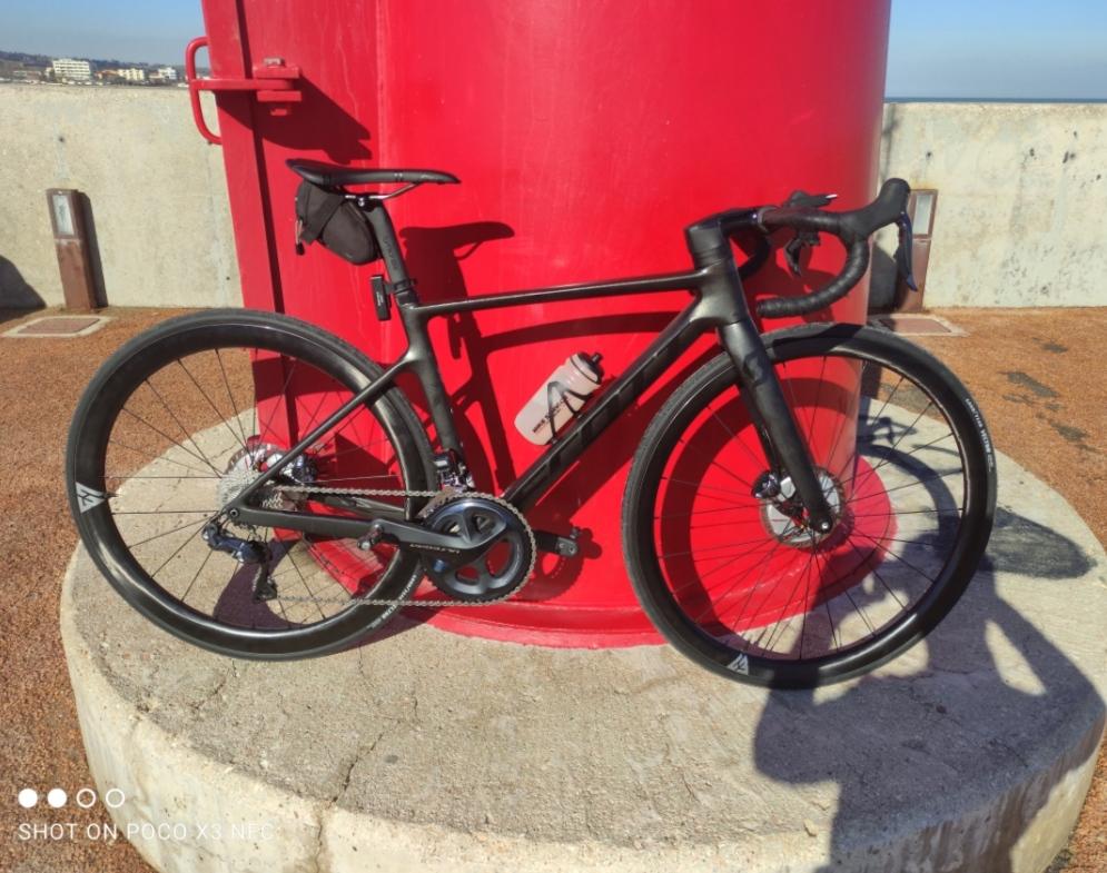 scott-road-bike-with-light-bicycle-ar35-disc-ar45-disc-carbon-wheels