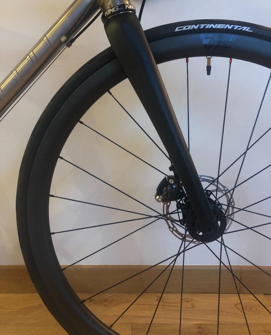 light-bicycle-ar35-disc-chris-king-r45d-wheel-front