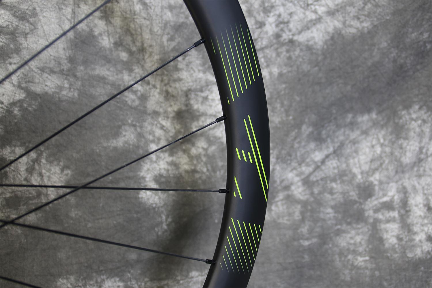 27.5-36mm-carbon-wheel-green-decal
