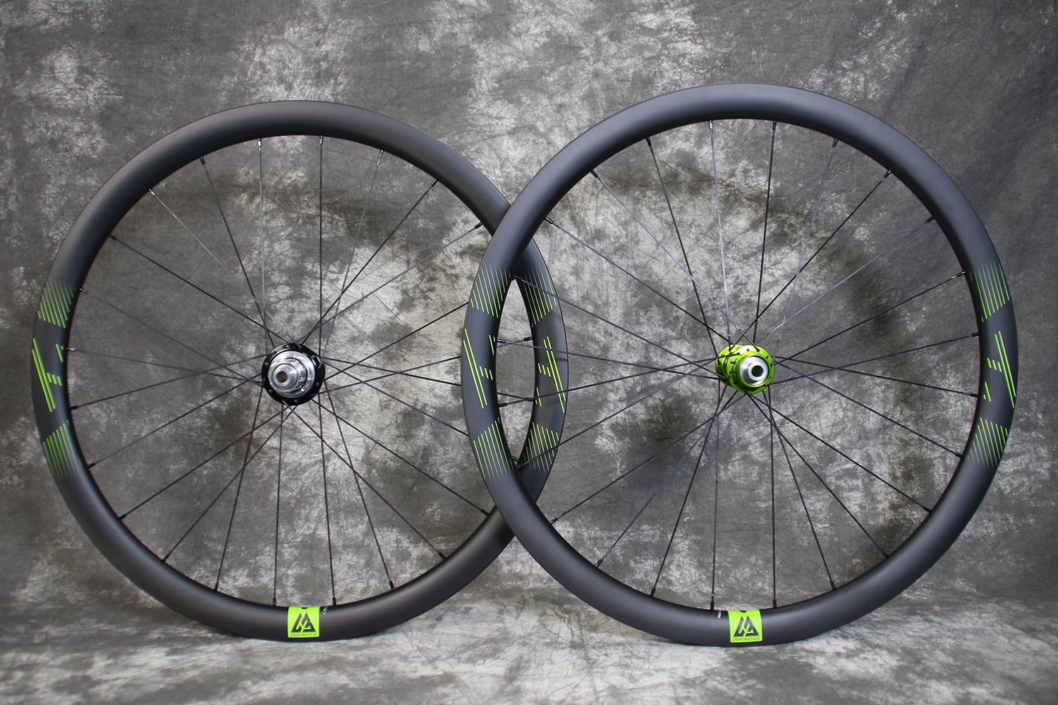 AR36-650b-36mm-carbon-gravel-wheelset-green-decals
