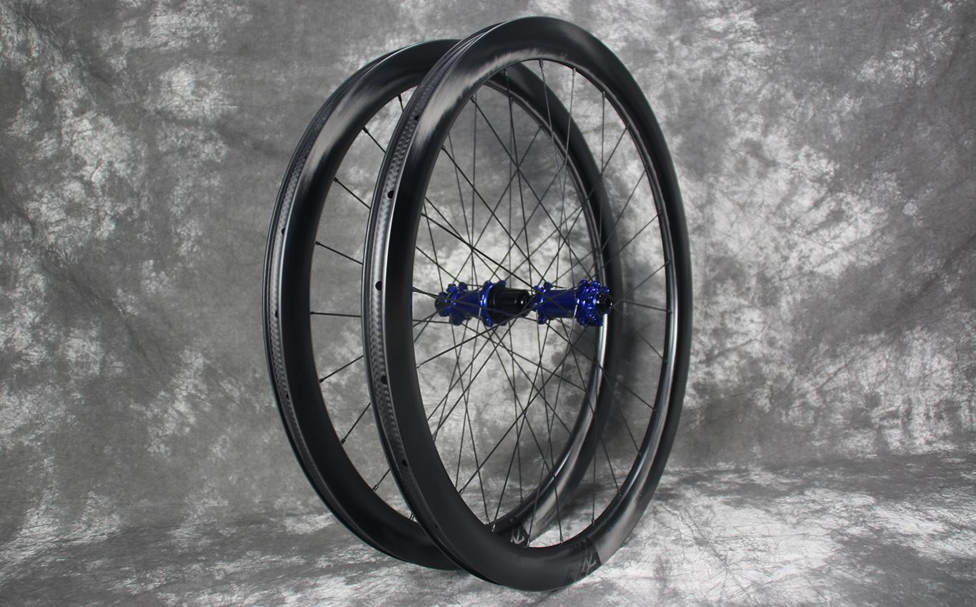 AR45-paintless-carbon-rims-laced-to-carbon-ti-x-hubs-sp-disc-blue