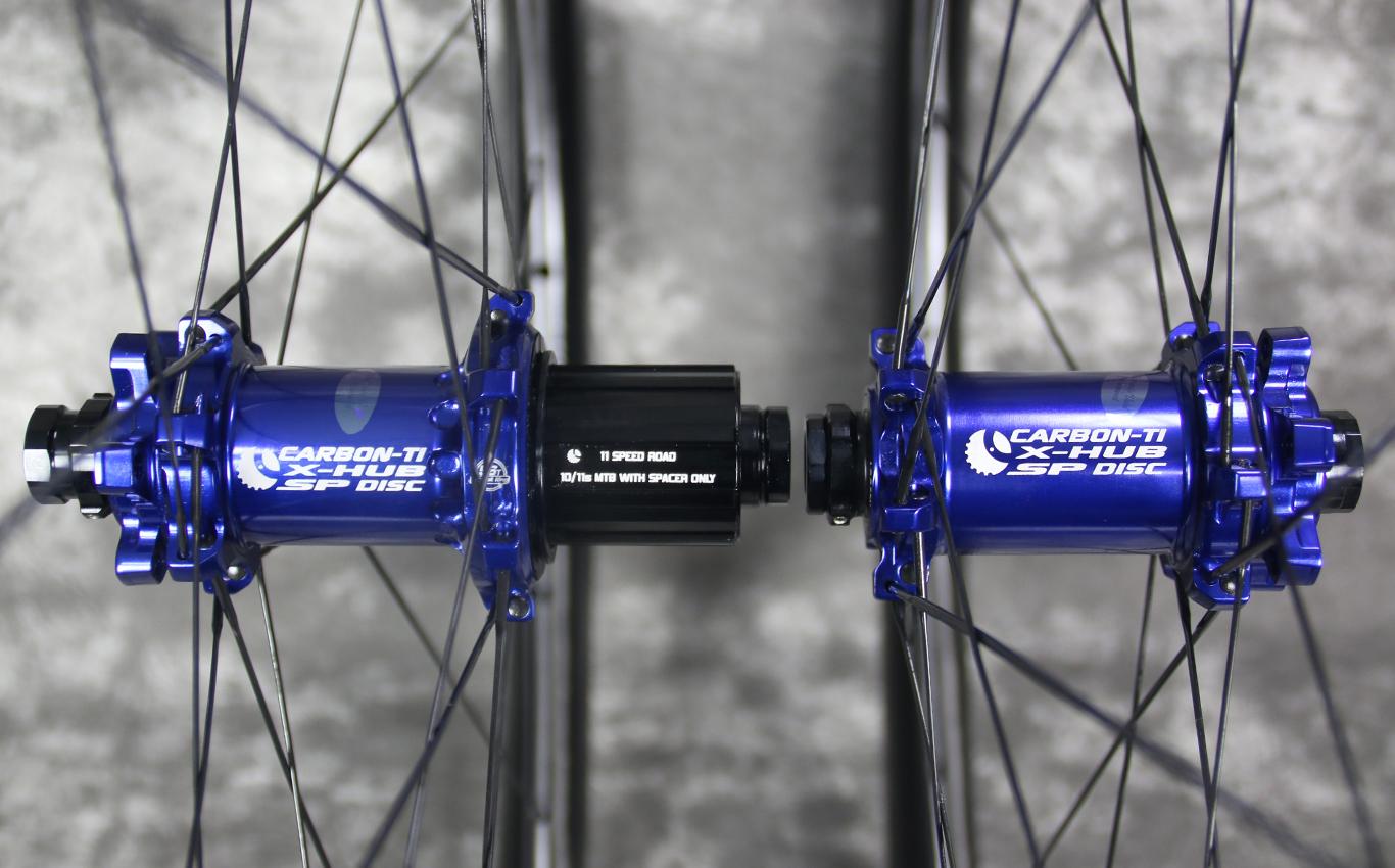 carbon-ti-x-hub-sp-disc-12mm-thru-shimano-road-11sp-blue