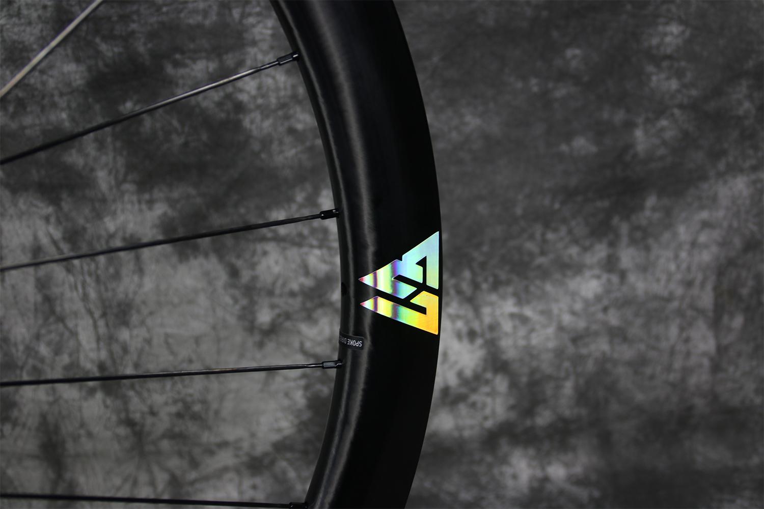 custom-oil-slick-color-vinyl-sticker-decal-for-carbon-wheel
