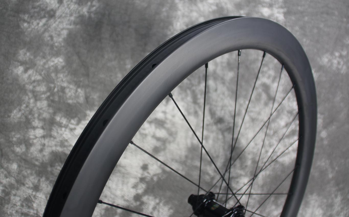 AR45-paintless-finish-road-carbon-wheel-front
