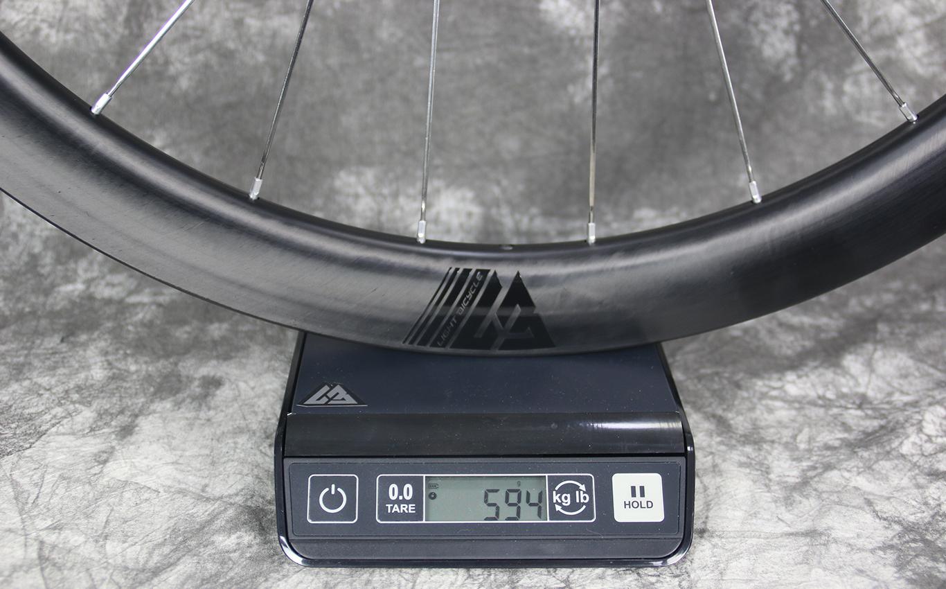 measuring-weight-of-AR45-carbon-wheel-front-carbon-ti-x-hub