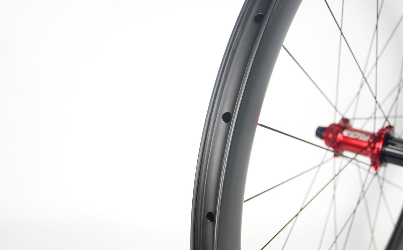 tubeless-compatible-gravel-road-bicycle-carbon-wheel