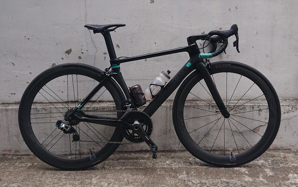 46mm-deep-28mm-wide-carbon-wheels-rim-brake-on-rere-road-bike-frameset