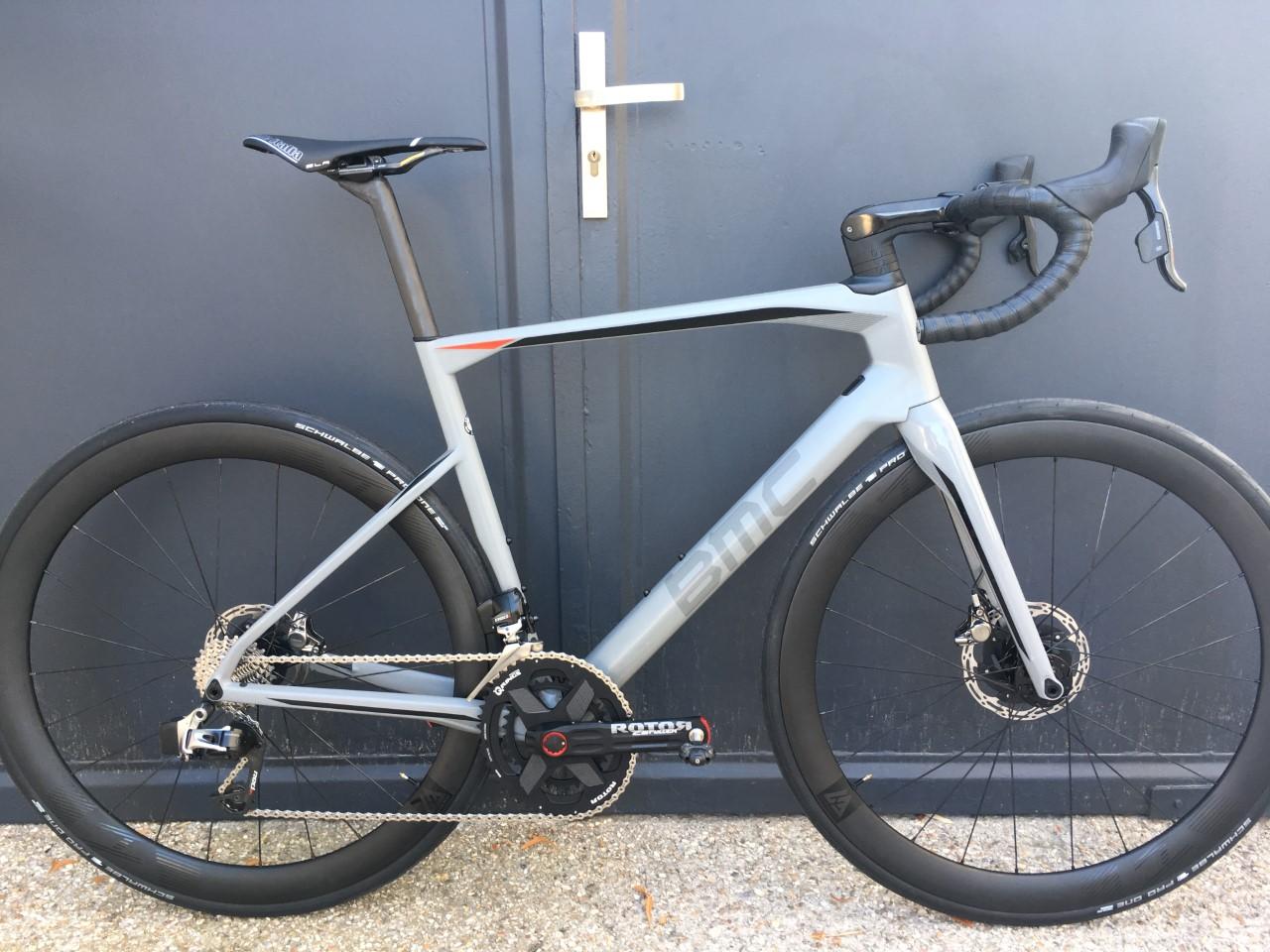 AR46-46mm-road-disc-carbon-wheelset-on-bmc-disc-road-bicycle