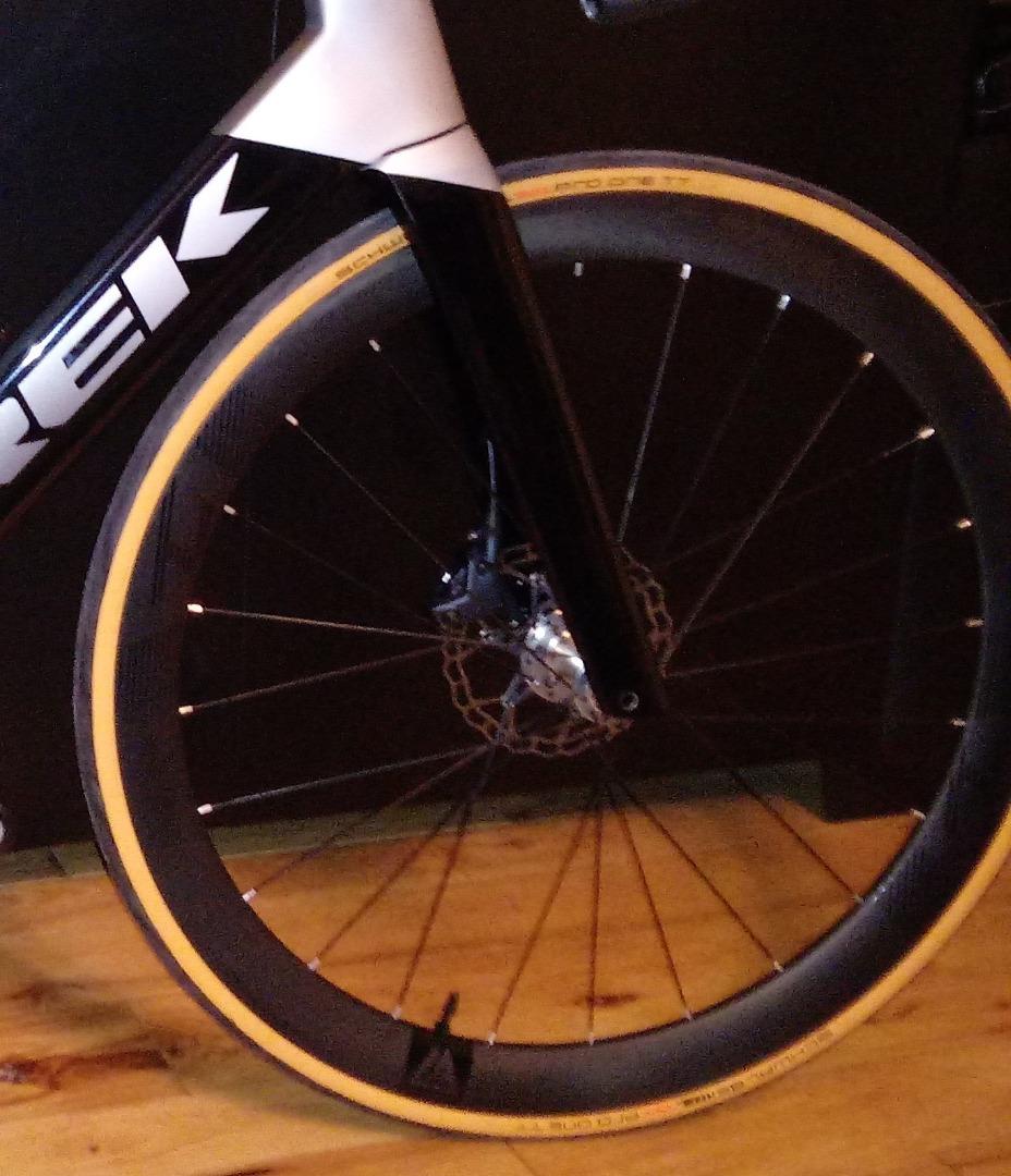 46mm-road-disc-carbon-wheel-front-schwalbe-pro-one-tt-tire