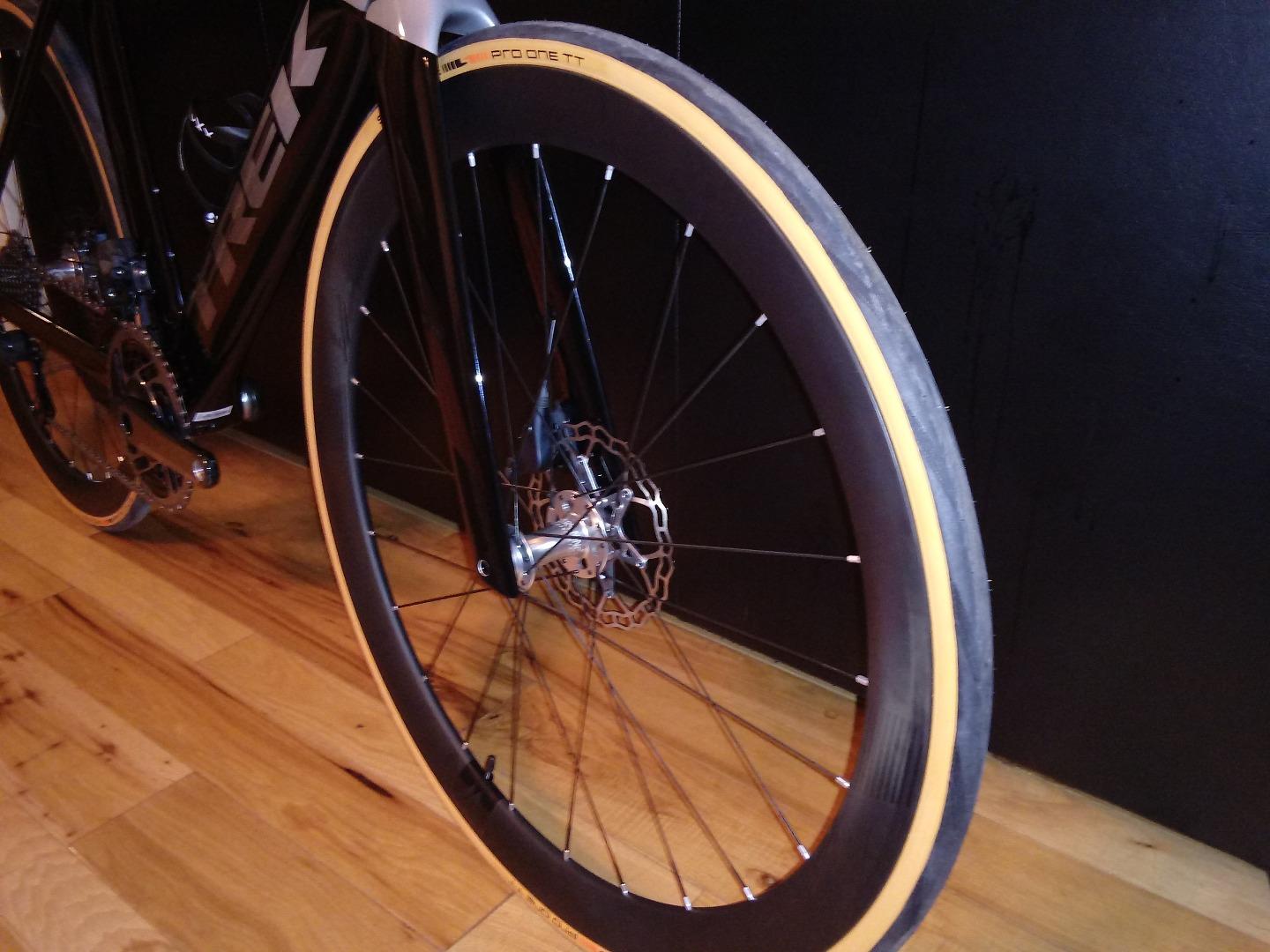 AR46-disc-carbon-wheel-front-