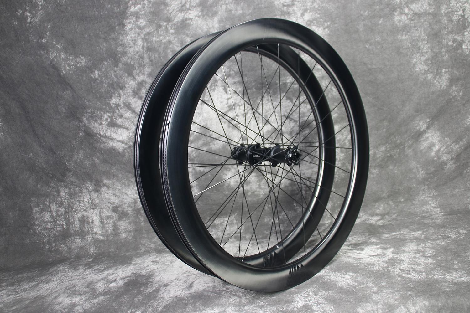 AR55-review-700c-carbon-ti-x-hub-carbon-wheelset
