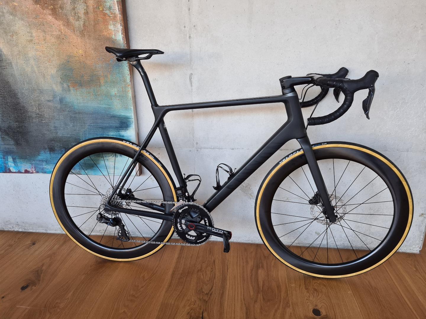 Canyon-Ultimate-all-black-with-55mm-carbon-wheels