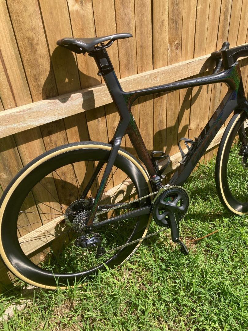 giant-propel-advanced-disc-road-bike-with-custom-radiant-paint