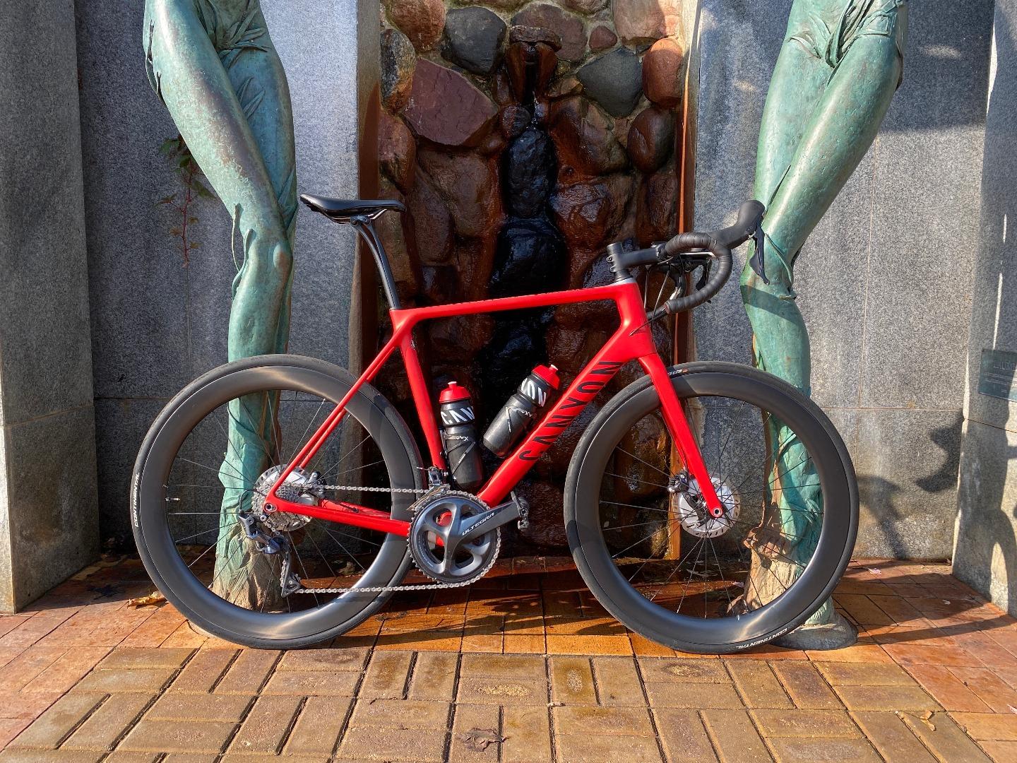 30mm-wide-56mm-deep-carbon-wheelset-with-28mm-continentl-gp5000-tubeless-tires