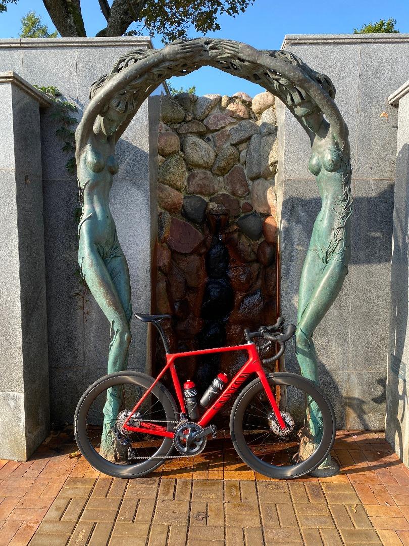 56mm-carbon-wheelset-on-canyon-road-disc-frameset-red