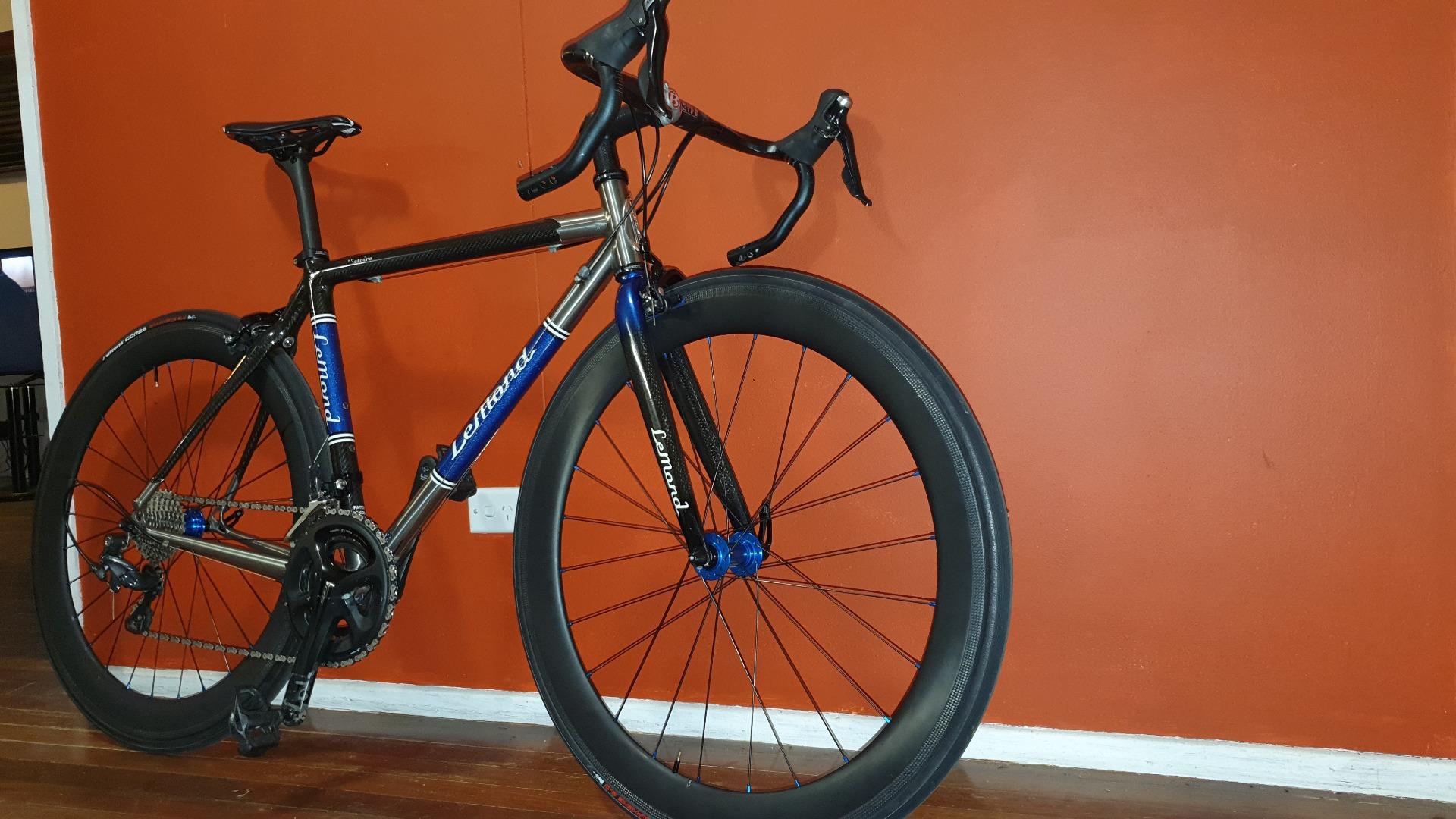 700c-carbon-fiber-rim-brake-wheels-with-Dura-Ace-derailleur