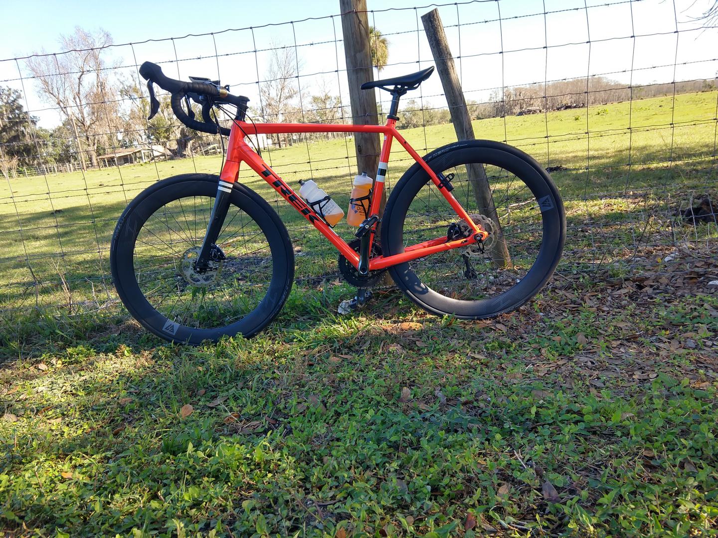 light-bicycle-carbon-fiber-700c-disc-tire-pirelli-p-zero-velo-road-tire
